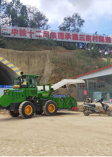 三家村隧道清掃車使用現(xiàn)場